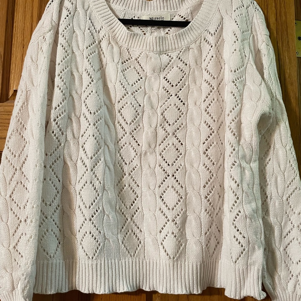 Miracle Sweater Women’s S/M white cable knit sweater crew‎ neck sweater